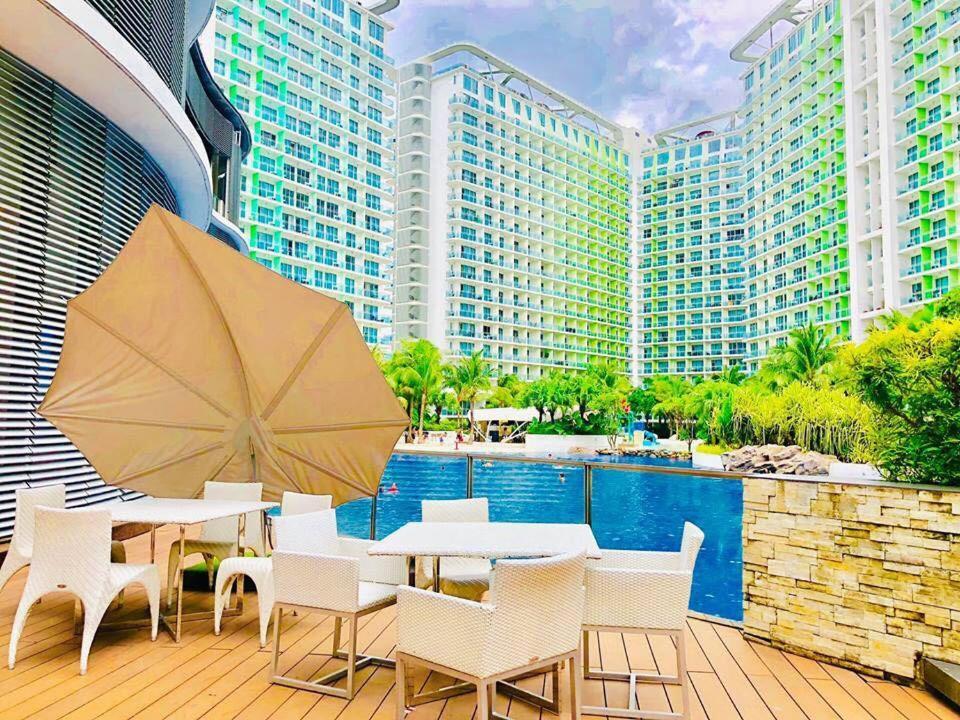 Azure Urban Resort A4 Near Airport Mall With Wavepool Paranaque City Eksteriør billede