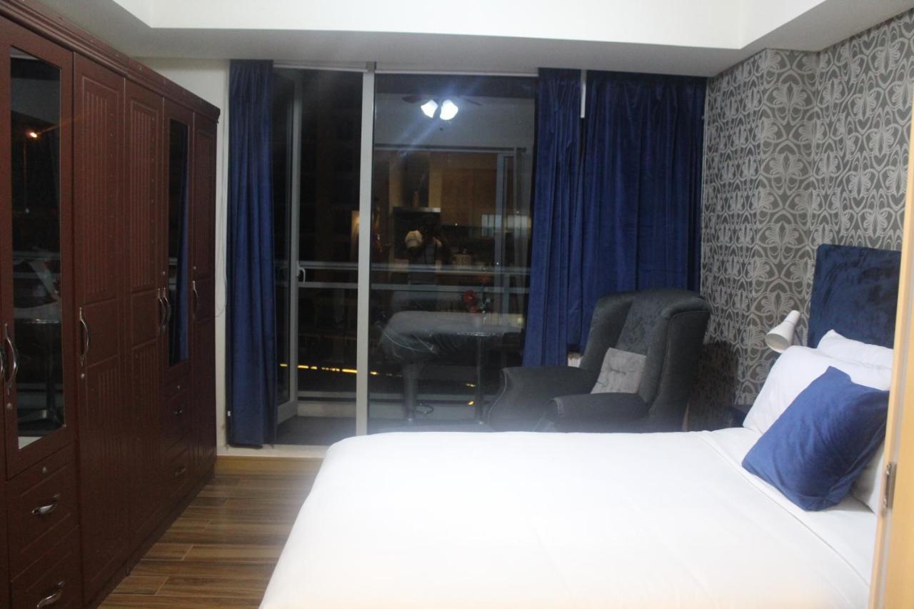 Azure Urban Resort A4 Near Airport Mall With Wavepool Paranaque City Eksteriør billede