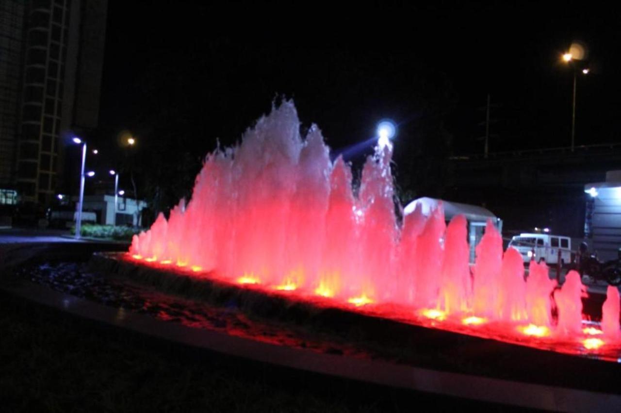 Azure Urban Resort A4 Near Airport Mall With Wavepool Paranaque City Eksteriør billede